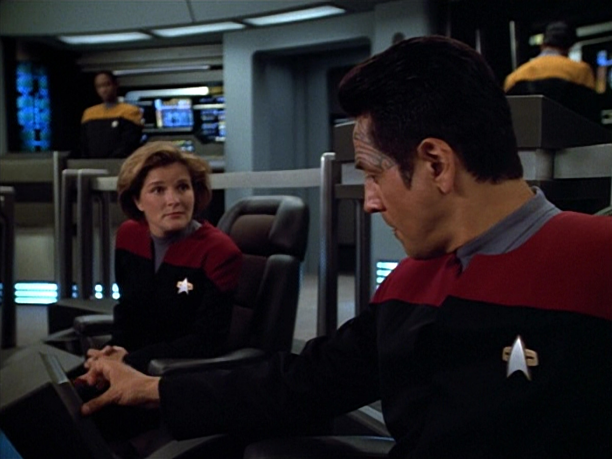 extant_StarTrek_VOY_4x09-YearOfHellPart2_03738.jpg