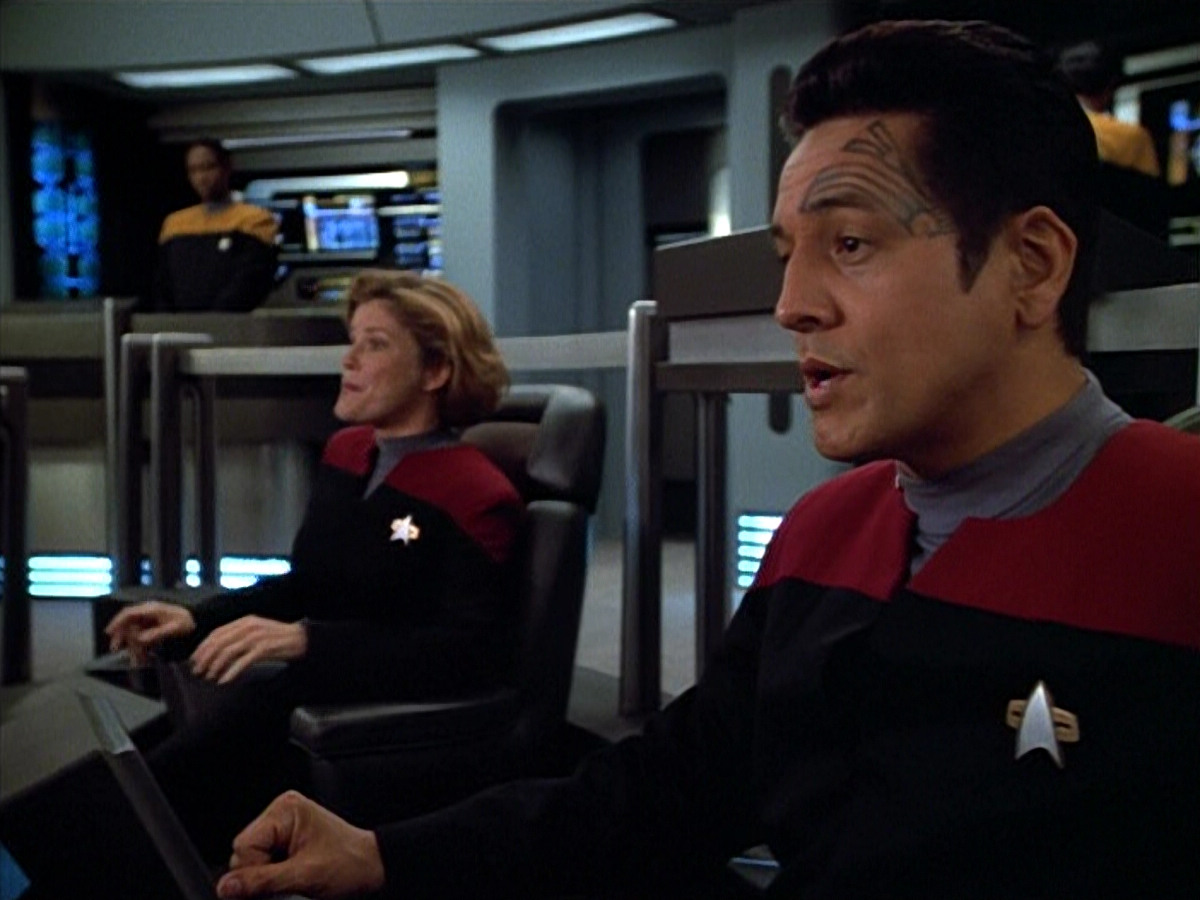 extant_StarTrek_VOY_4x09-YearOfHellPart2_03740.jpg