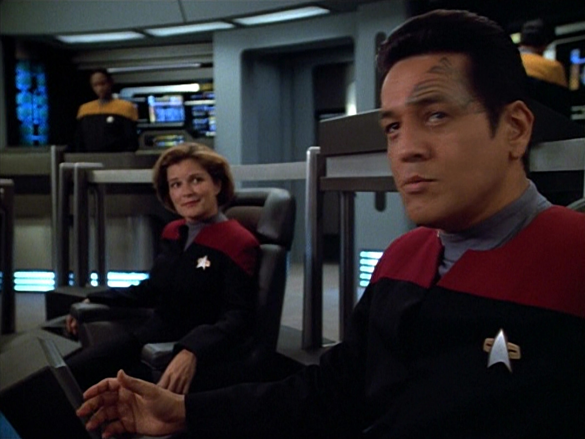 extant_StarTrek_VOY_4x09-YearOfHellPart2_03745.jpg