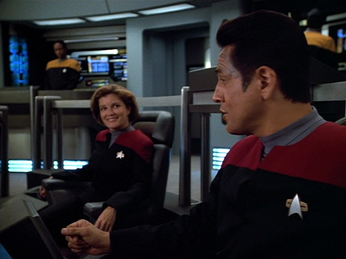 extant_StarTrek_VOY_4x09-YearOfHellPart2_03747.jpg