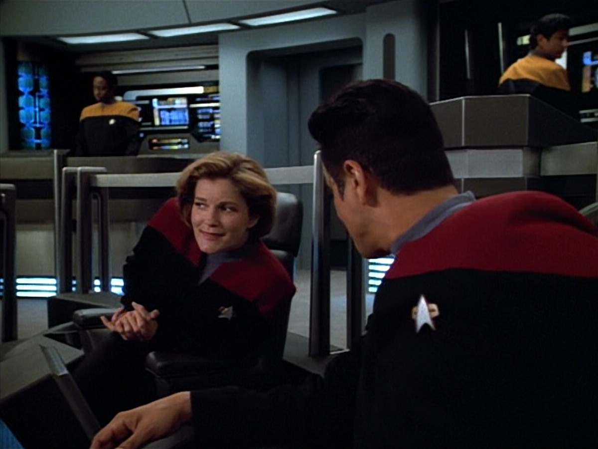 extant_StarTrek_VOY_4x09-YearOfHellPart2_03751.jpg