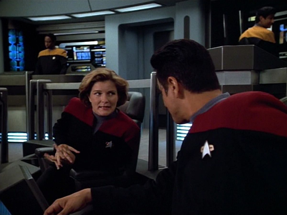 extant_StarTrek_VOY_4x09-YearOfHellPart2_03752.jpg