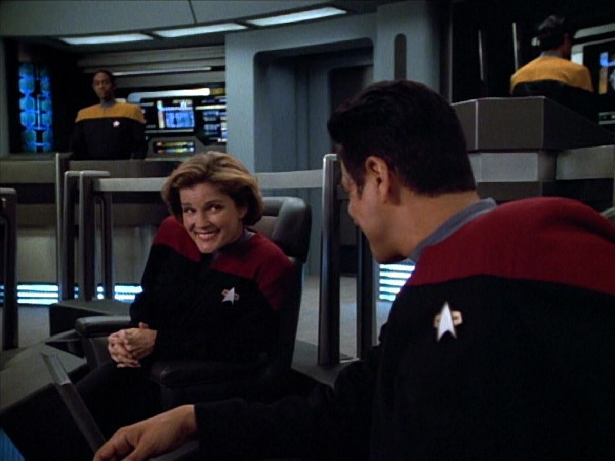 extant_StarTrek_VOY_4x09-YearOfHellPart2_03762.jpg