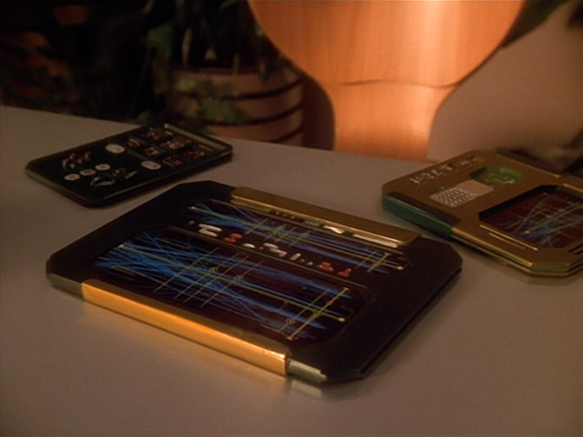 extant_StarTrek_VOY_4x09-YearOfHellPart2_03822.jpg