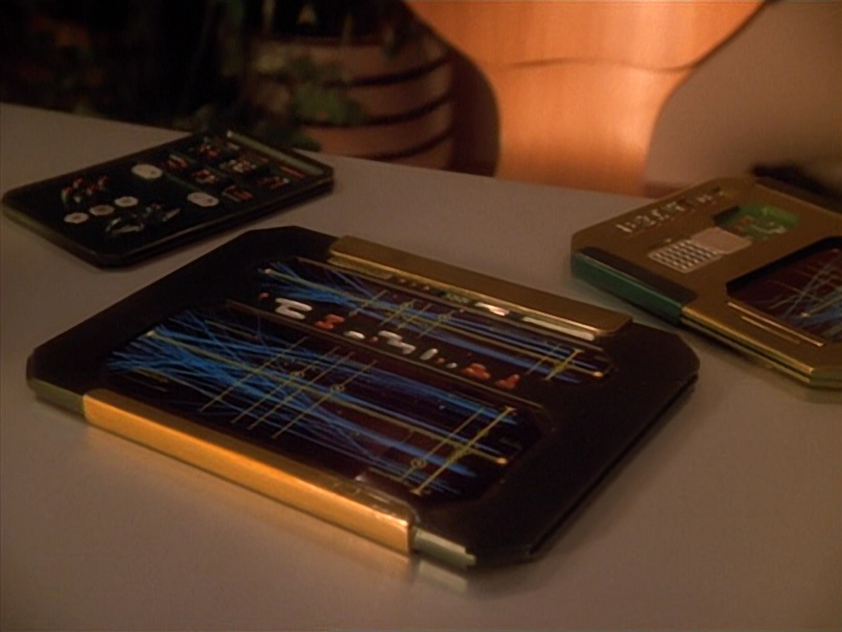 extant_StarTrek_VOY_4x09-YearOfHellPart2_03823.jpg