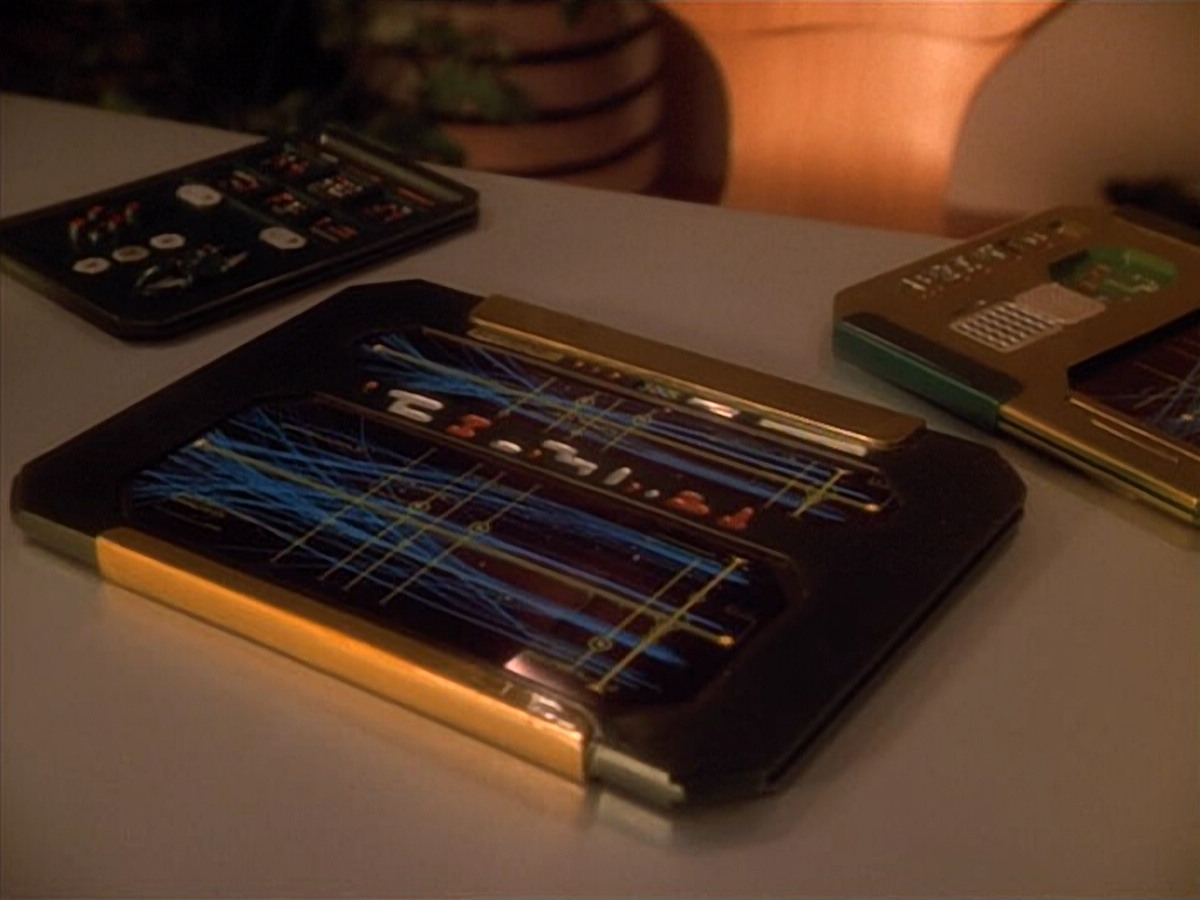 extant_StarTrek_VOY_4x09-YearOfHellPart2_03824.jpg