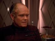 extant_StarTrek_VOY_4x09-YearOfHellPart2_00698.jpg