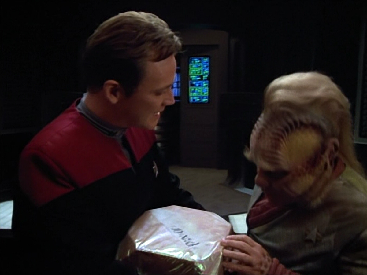 extant_StarTrek_VOY_4x10-RandomThoughts_00033.jpg