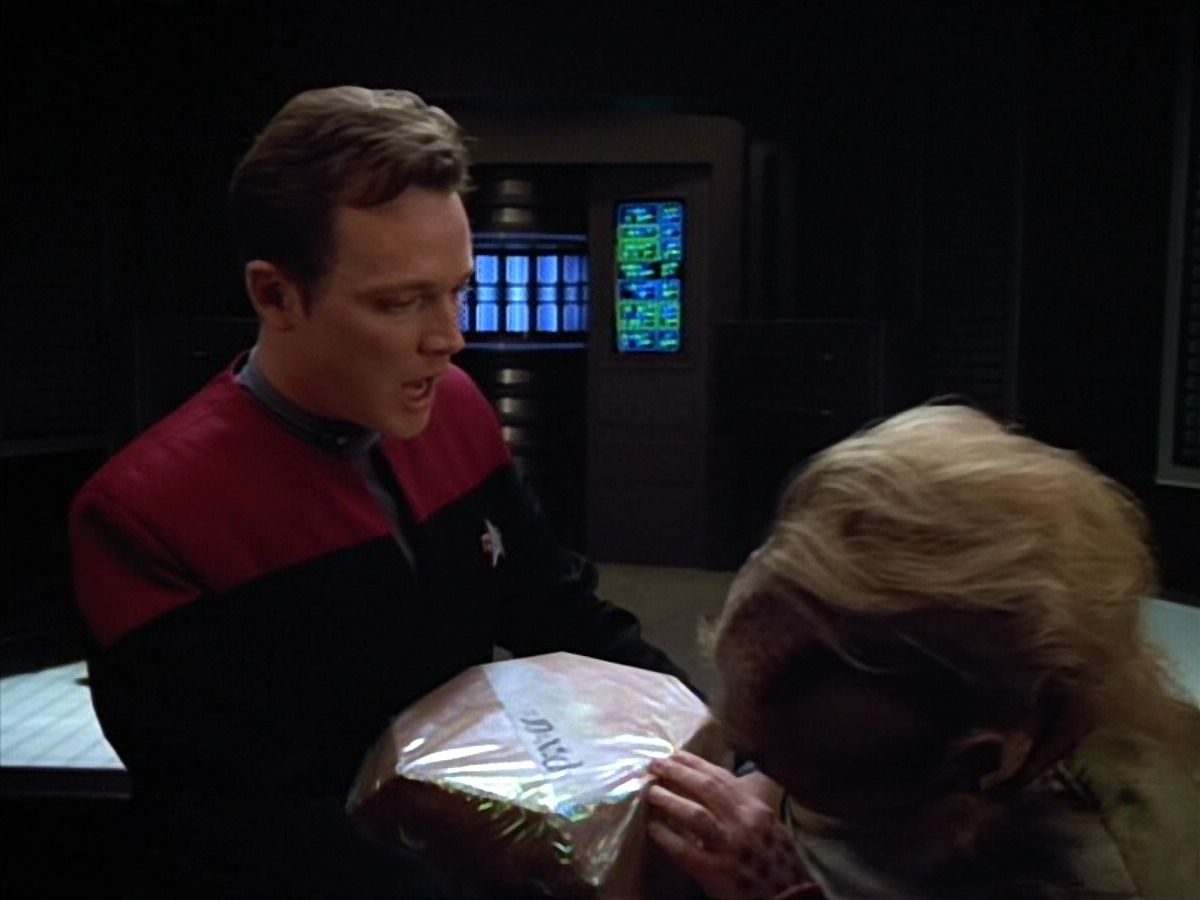 extant_StarTrek_VOY_4x10-RandomThoughts_00034.jpg