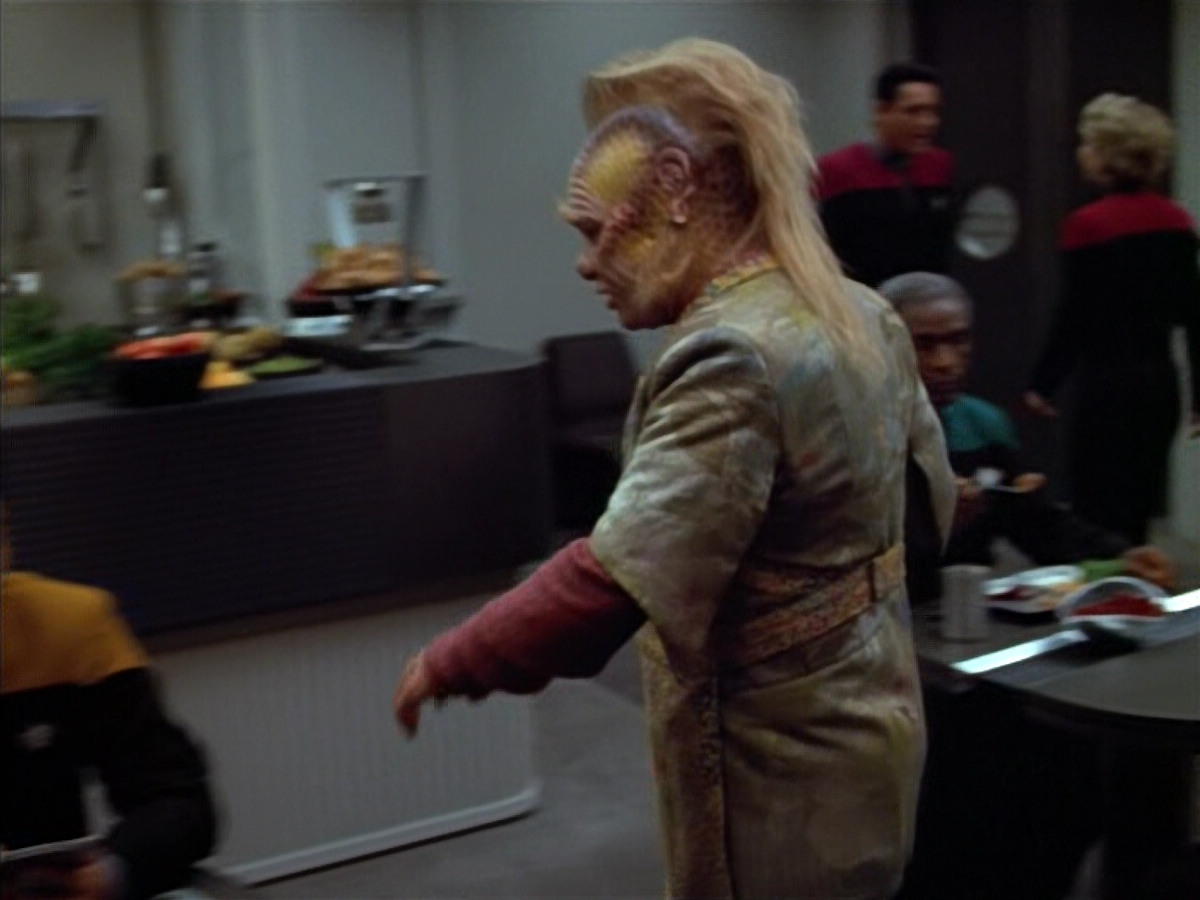 extant_StarTrek_VOY_4x12-MortalCoil_00009.jpg