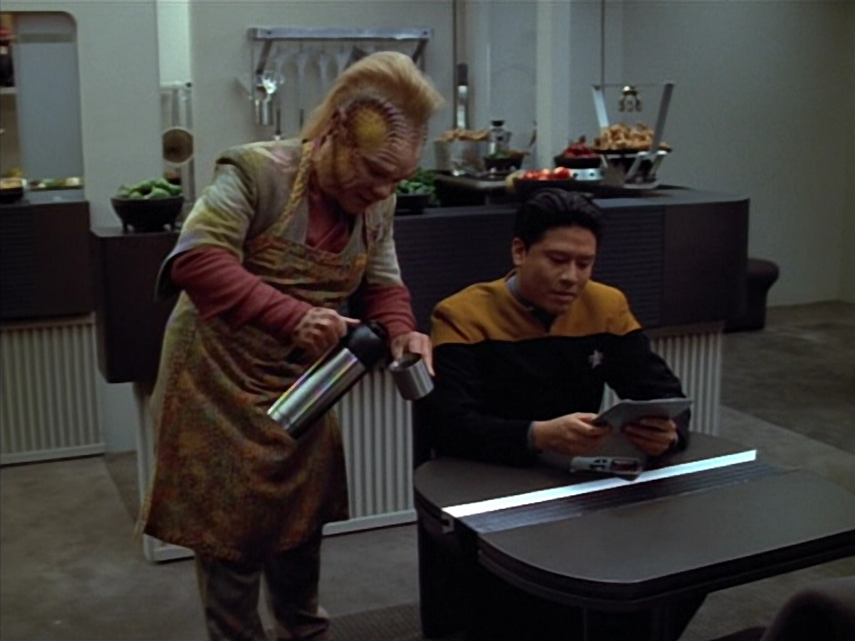 extant_StarTrek_VOY_4x12-MortalCoil_00014.jpg