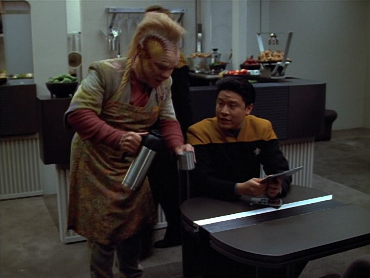 extant_StarTrek_VOY_4x12-MortalCoil_00018.jpg