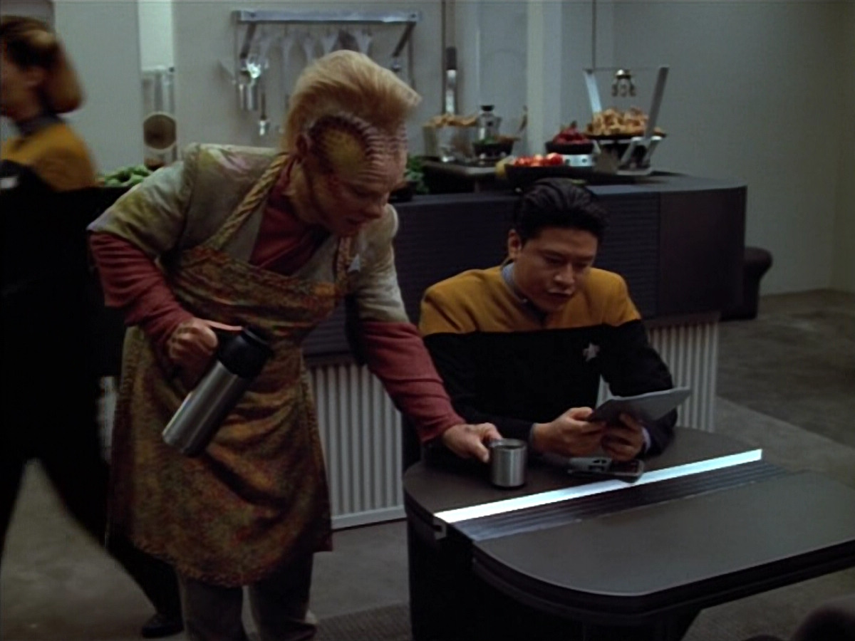 extant_StarTrek_VOY_4x12-MortalCoil_00019.jpg