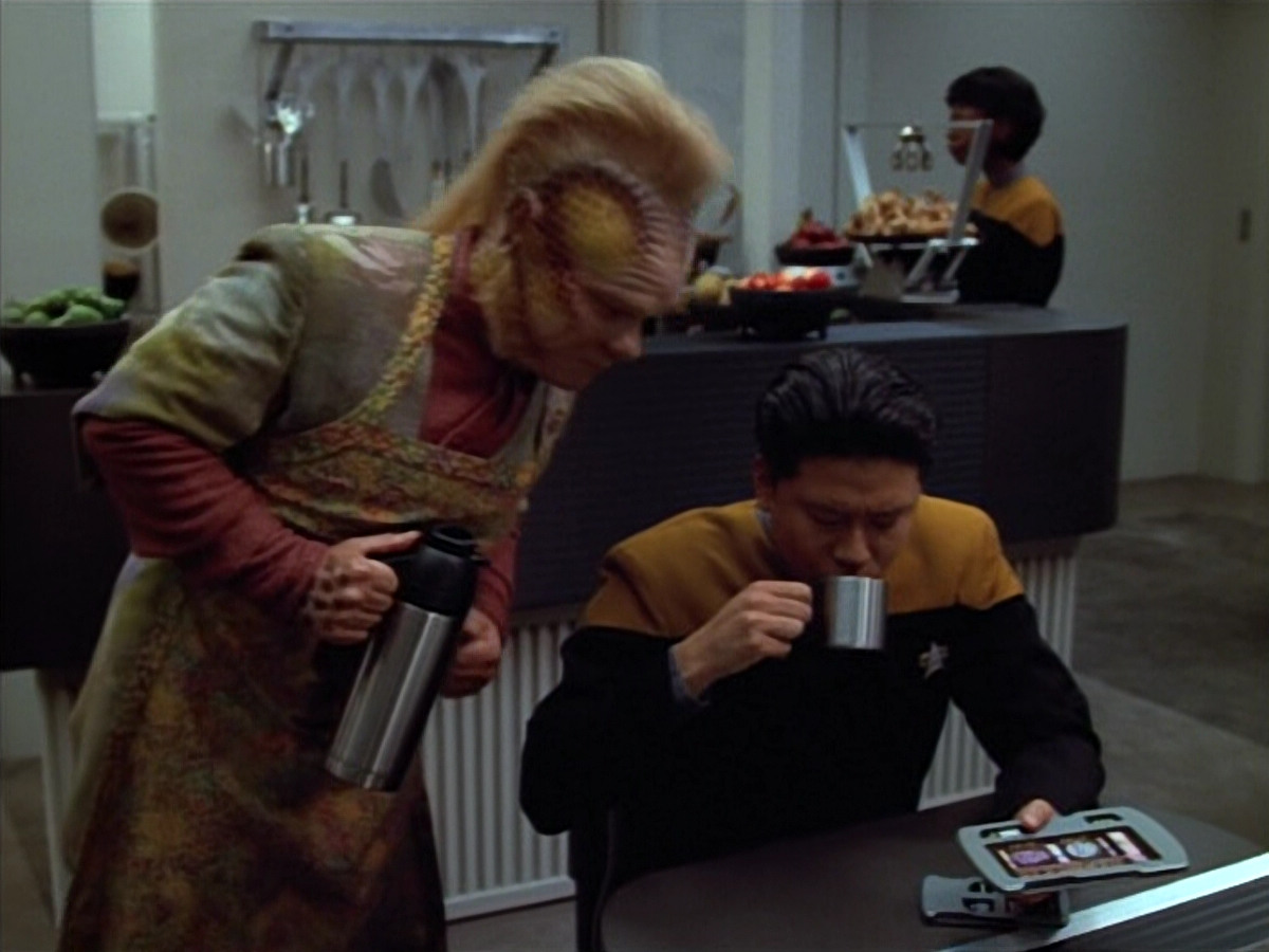 extant_StarTrek_VOY_4x12-MortalCoil_00025.jpg