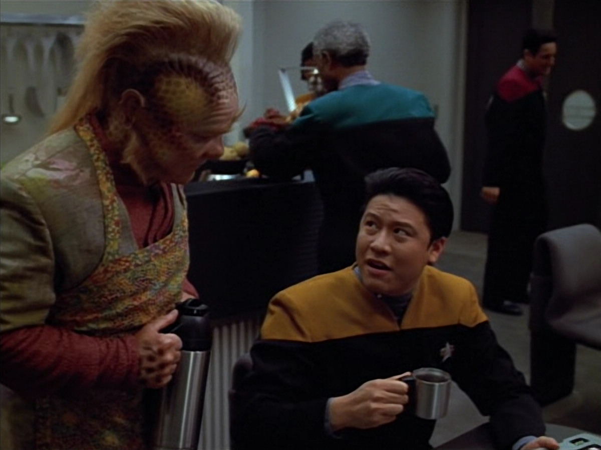 extant_StarTrek_VOY_4x12-MortalCoil_00030.jpg