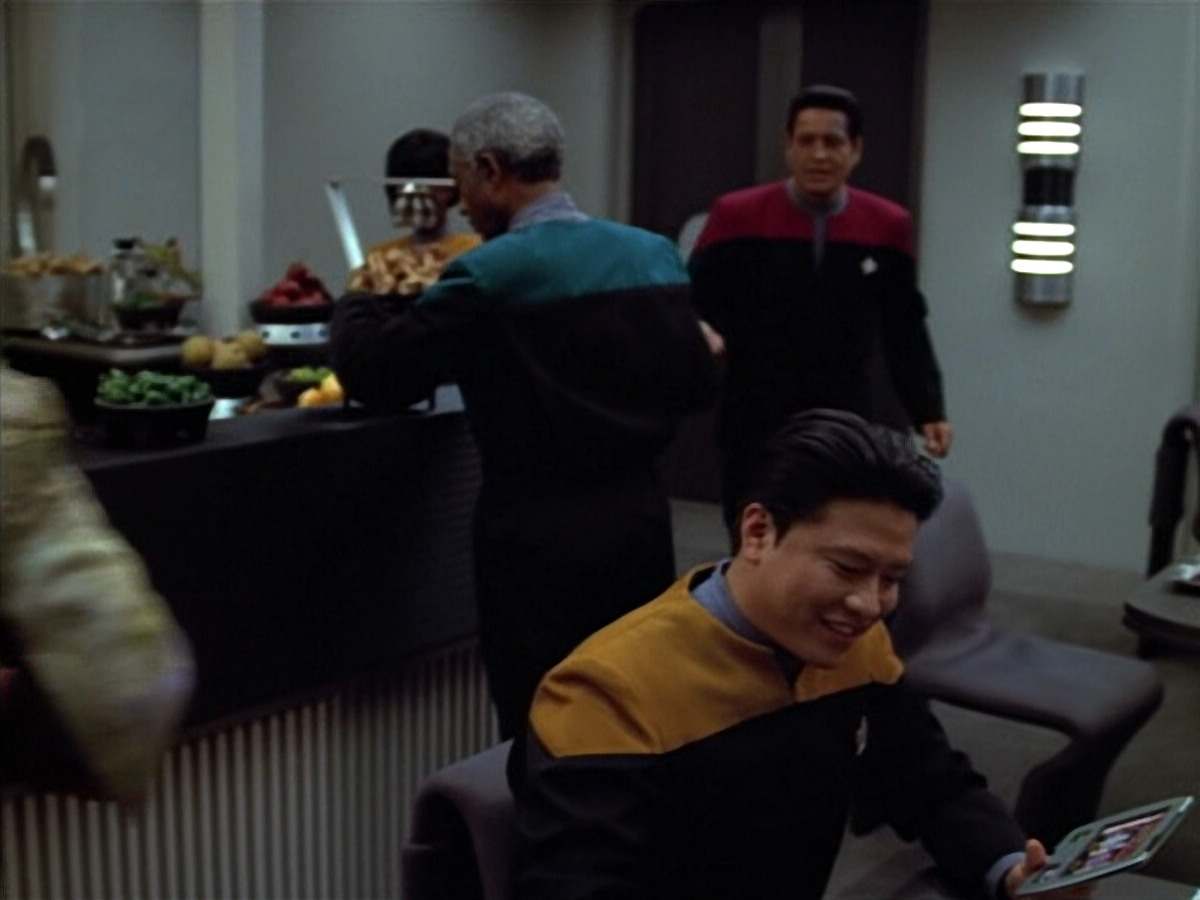 extant_StarTrek_VOY_4x12-MortalCoil_00033.jpg