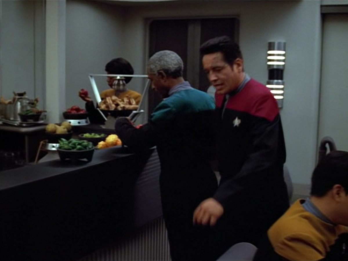 extant_StarTrek_VOY_4x12-MortalCoil_00035.jpg