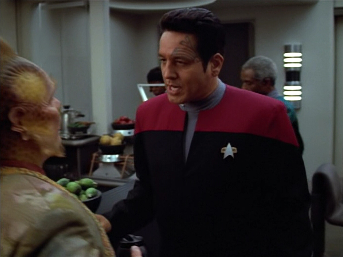 extant_StarTrek_VOY_4x12-MortalCoil_00037.jpg