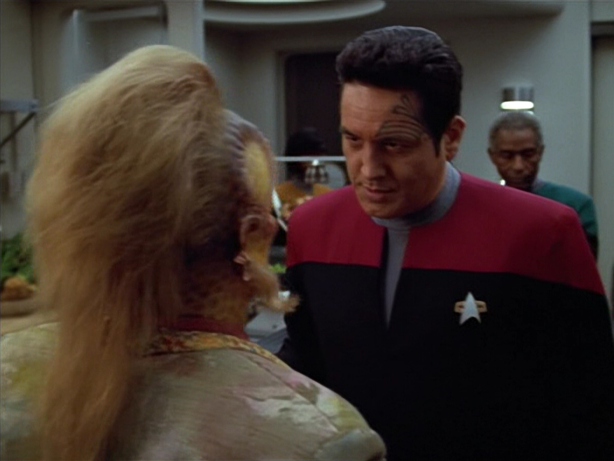 extant_StarTrek_VOY_4x12-MortalCoil_00038.jpg