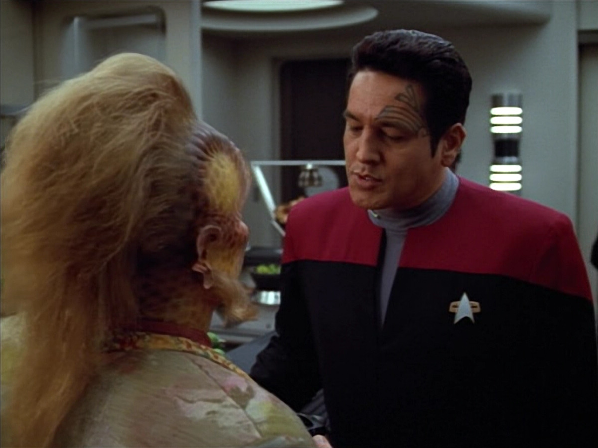 extant_StarTrek_VOY_4x12-MortalCoil_00041.jpg