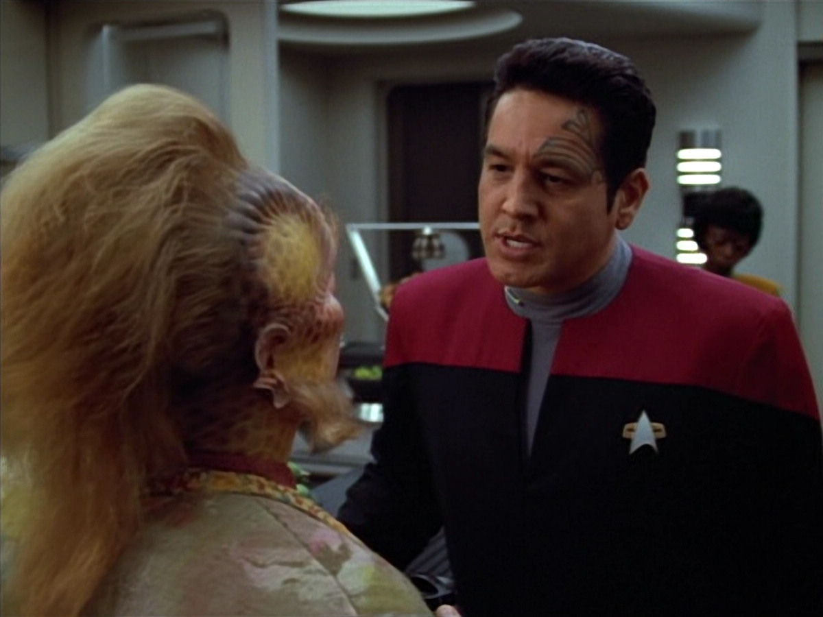 extant_StarTrek_VOY_4x12-MortalCoil_00042.jpg