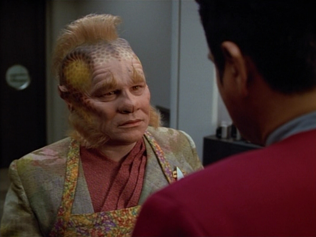 extant_StarTrek_VOY_4x12-MortalCoil_00043.jpg