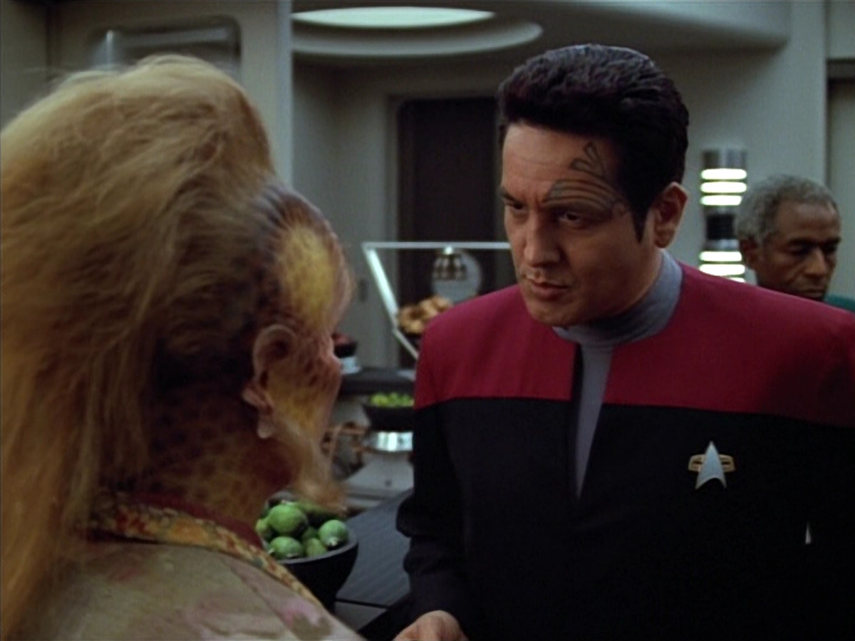 extant_StarTrek_VOY_4x12-MortalCoil_00047.jpg