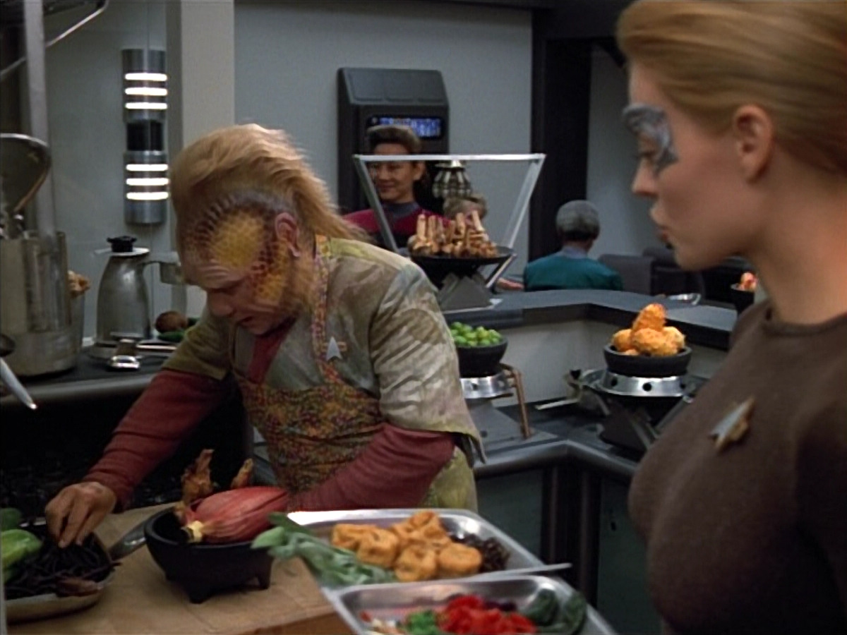 extant_StarTrek_VOY_4x12-MortalCoil_00120.jpg