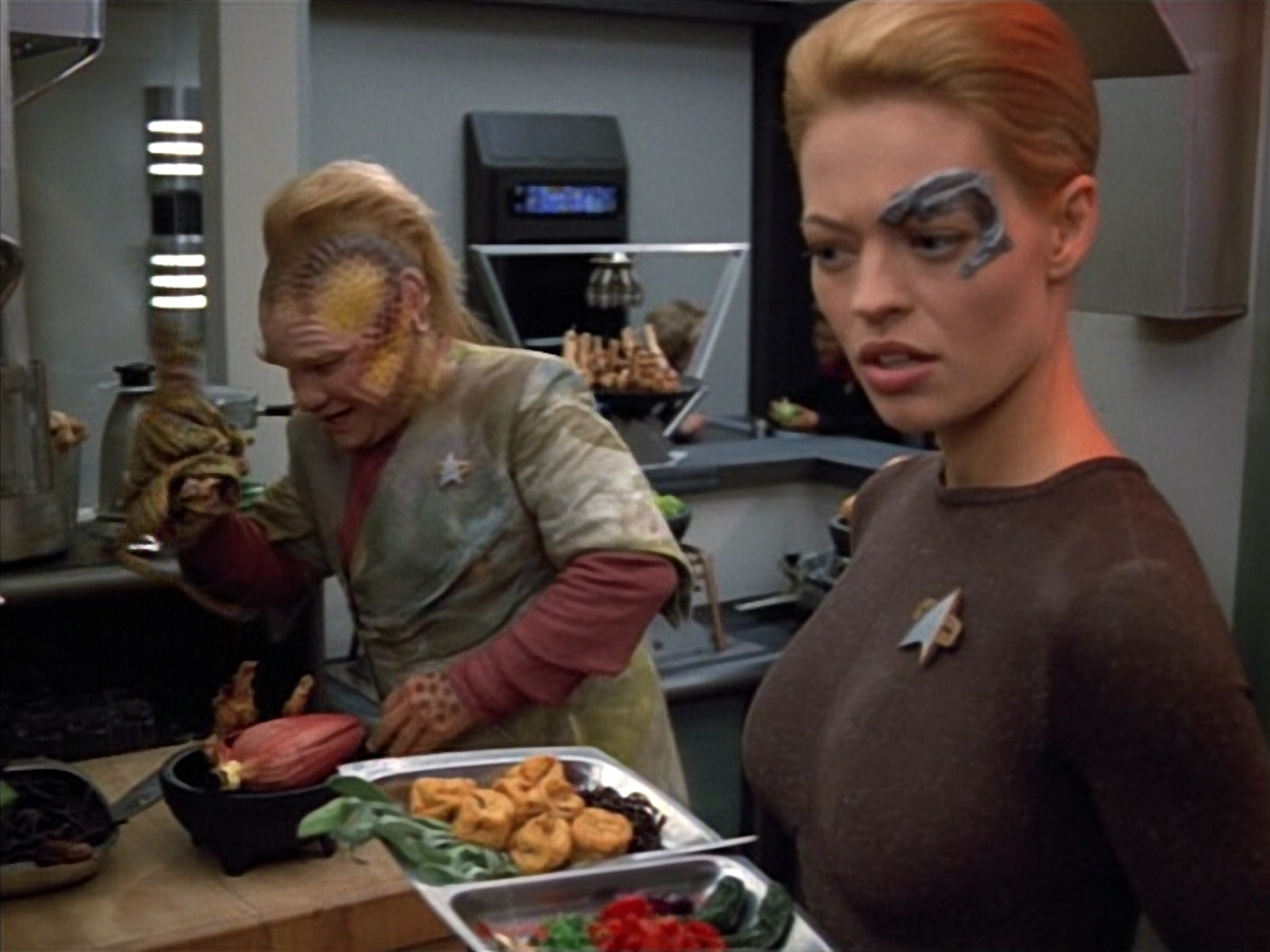 extant_StarTrek_VOY_4x12-MortalCoil_00147.jpg