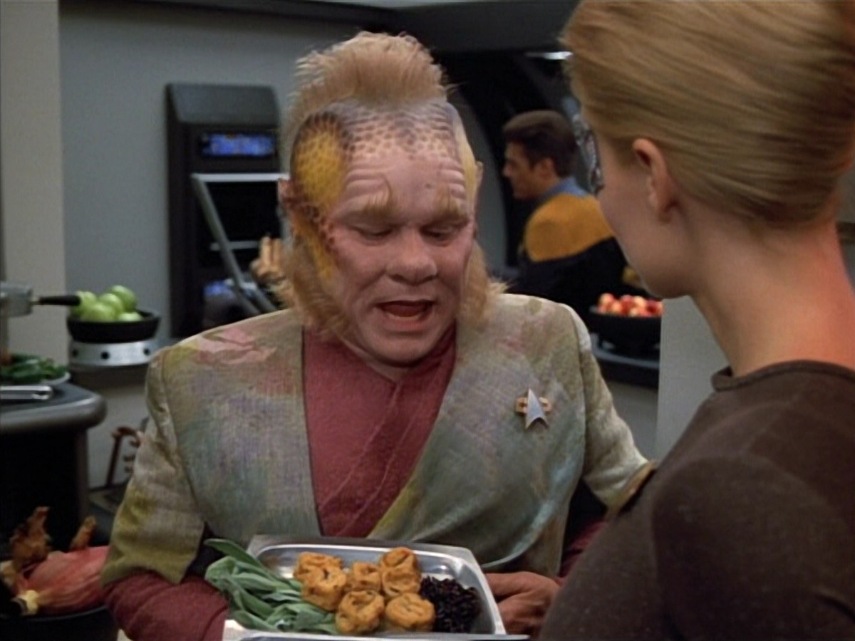 extant_StarTrek_VOY_4x12-MortalCoil_00160.jpg