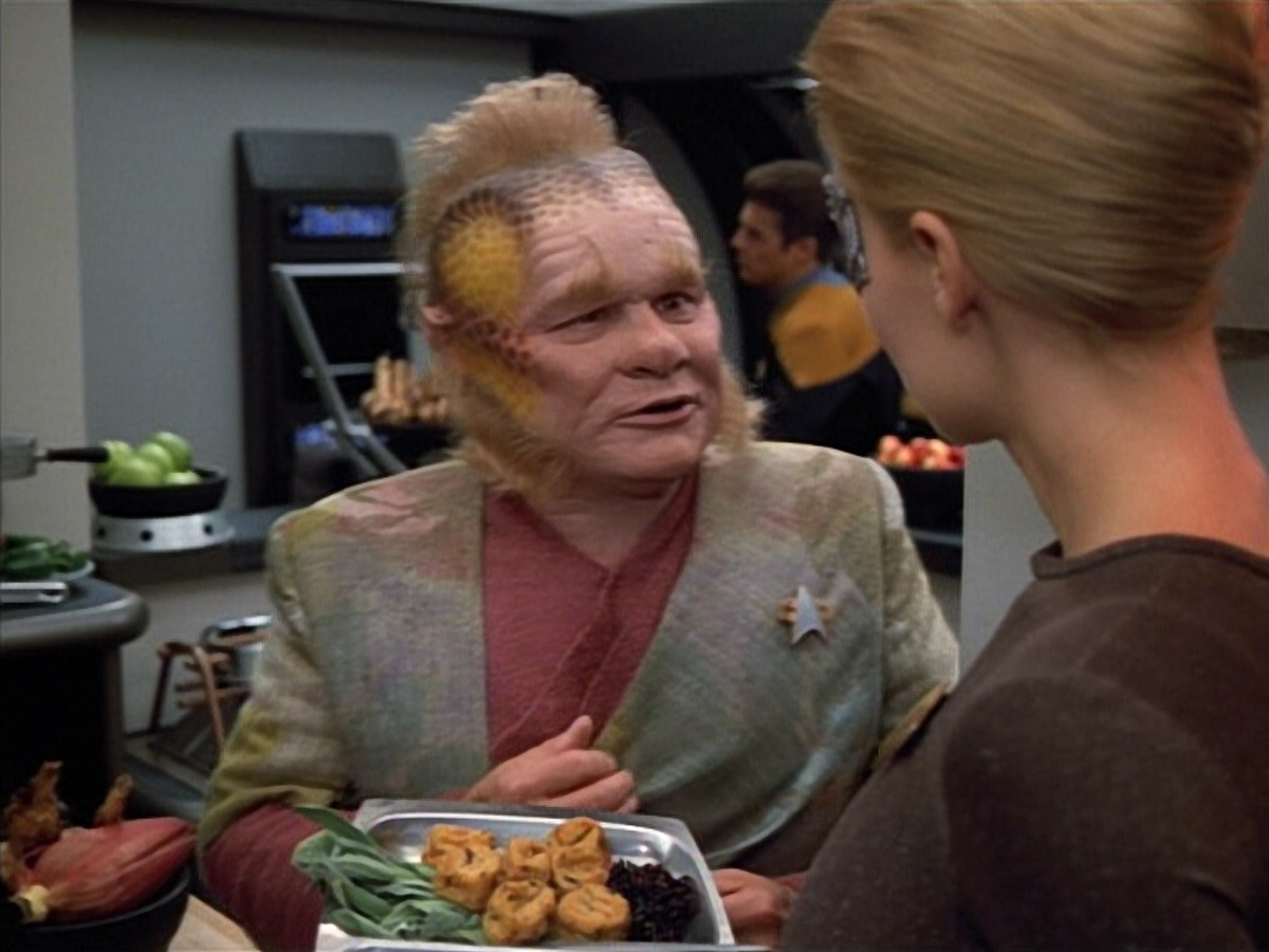extant_StarTrek_VOY_4x12-MortalCoil_00162.jpg