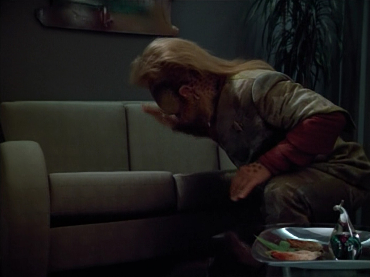 extant_StarTrek_VOY_4x12-MortalCoil_00172.jpg