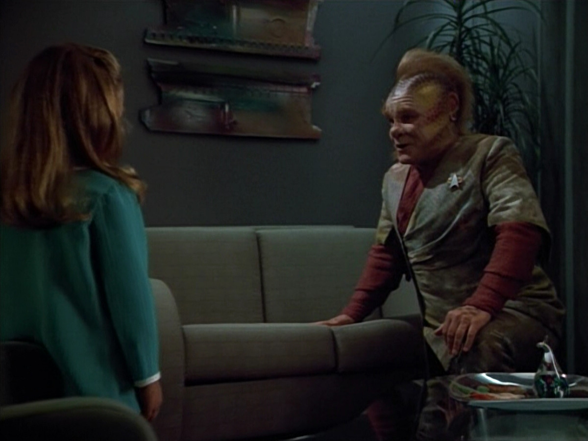 extant_StarTrek_VOY_4x12-MortalCoil_00175.jpg