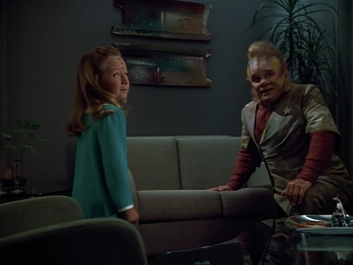 extant_StarTrek_VOY_4x12-MortalCoil_00177.jpg