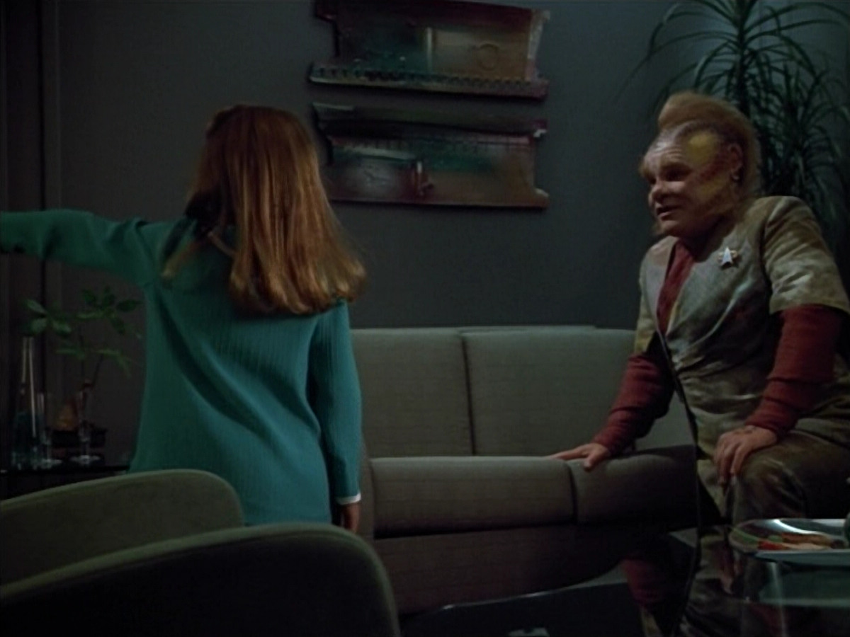 extant_StarTrek_VOY_4x12-MortalCoil_00181.jpg