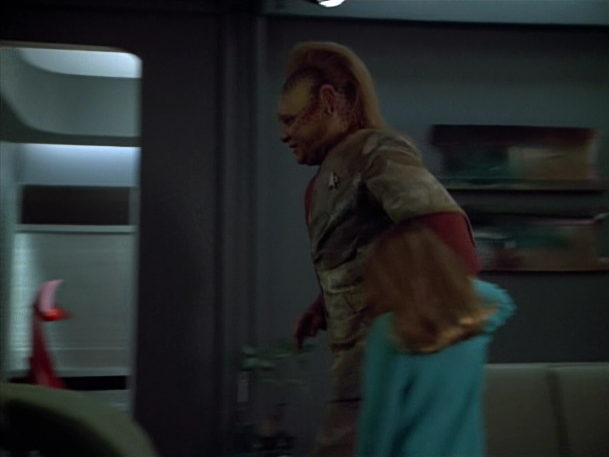 extant_StarTrek_VOY_4x12-MortalCoil_00184.jpg