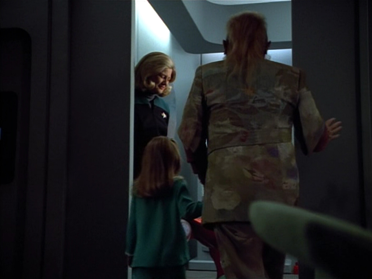 extant_StarTrek_VOY_4x12-MortalCoil_00198.jpg