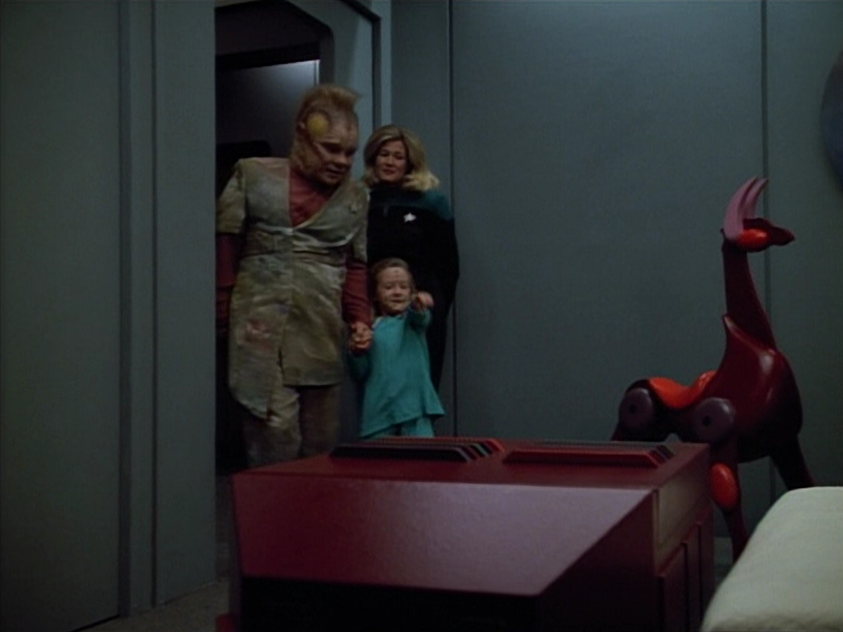 extant_StarTrek_VOY_4x12-MortalCoil_00199.jpg