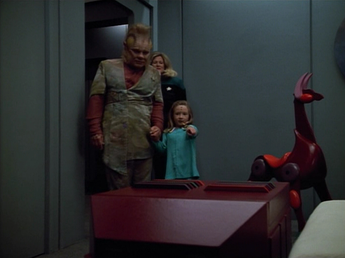 extant_StarTrek_VOY_4x12-MortalCoil_00200.jpg