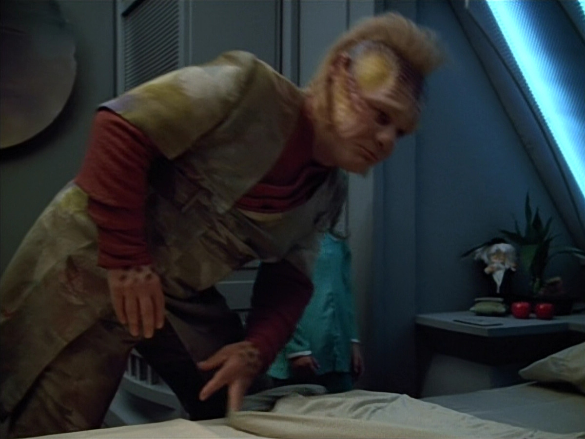 extant_StarTrek_VOY_4x12-MortalCoil_00221.jpg
