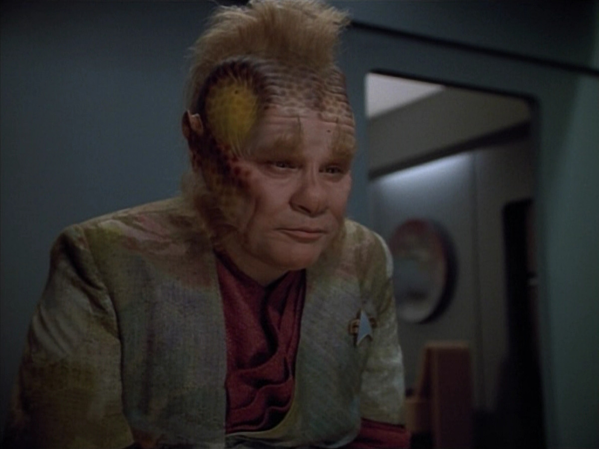 extant_StarTrek_VOY_4x12-MortalCoil_00254.jpg