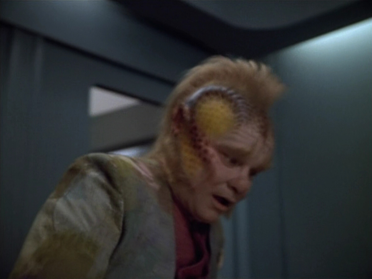 extant_StarTrek_VOY_4x12-MortalCoil_00286.jpg