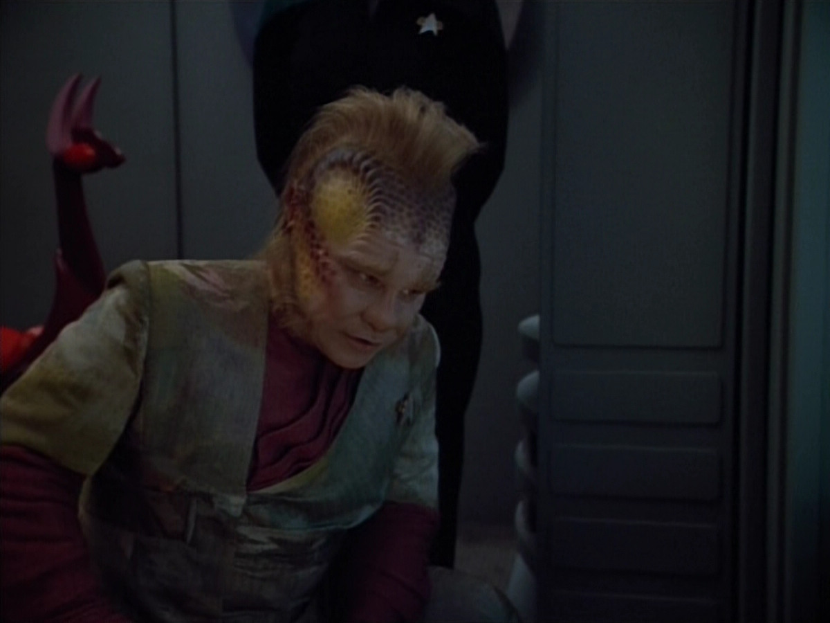 extant_StarTrek_VOY_4x12-MortalCoil_00292.jpg