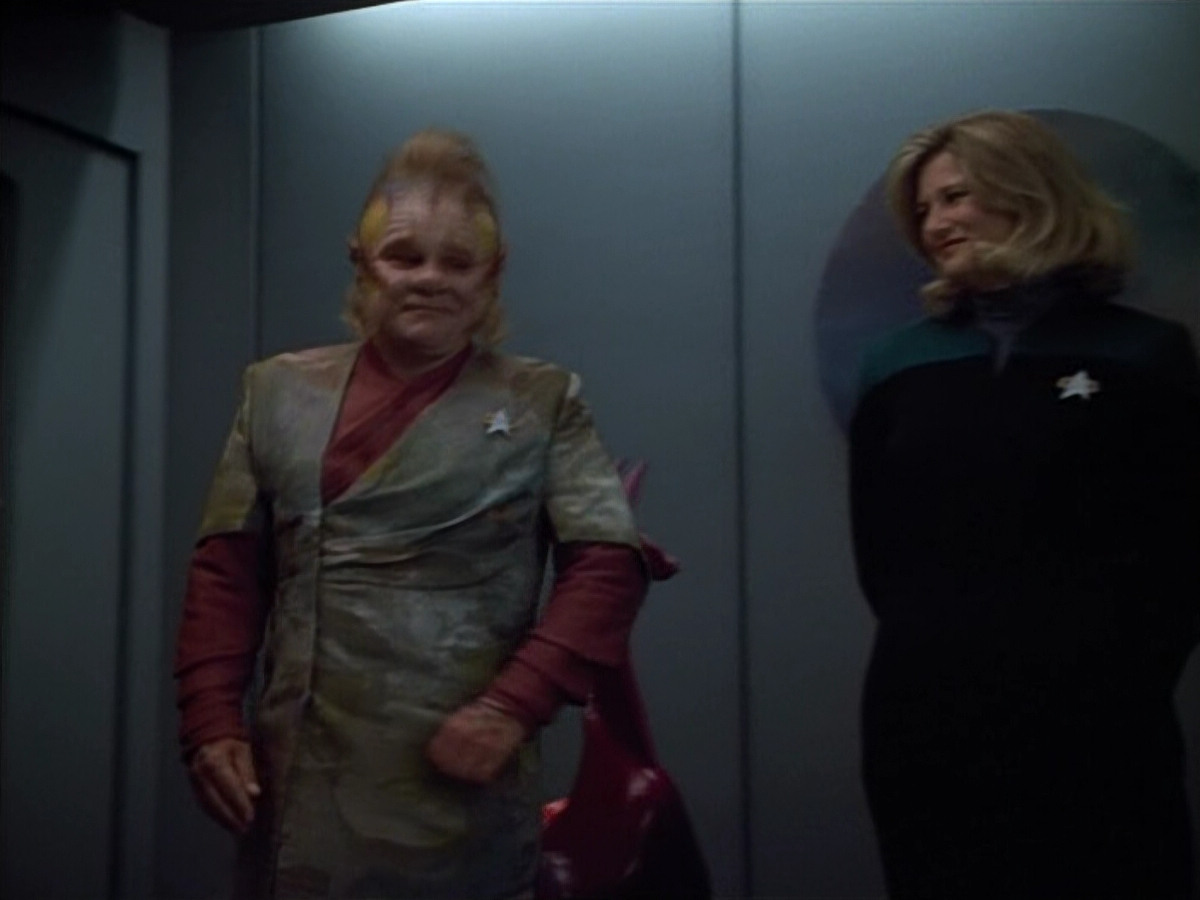 extant_StarTrek_VOY_4x12-MortalCoil_00303.jpg