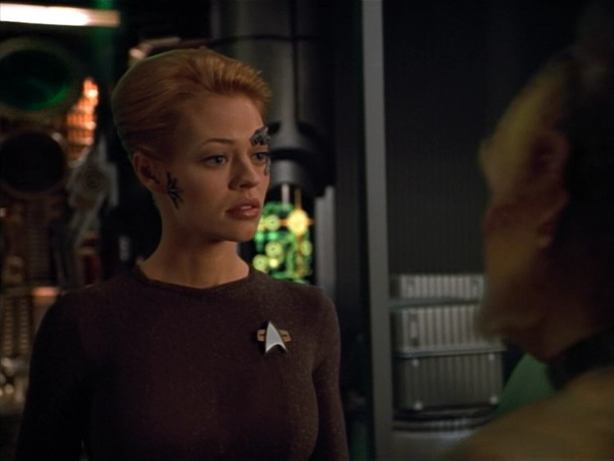 extant_StarTrek_VOY_4x12-MortalCoil_00341.jpg