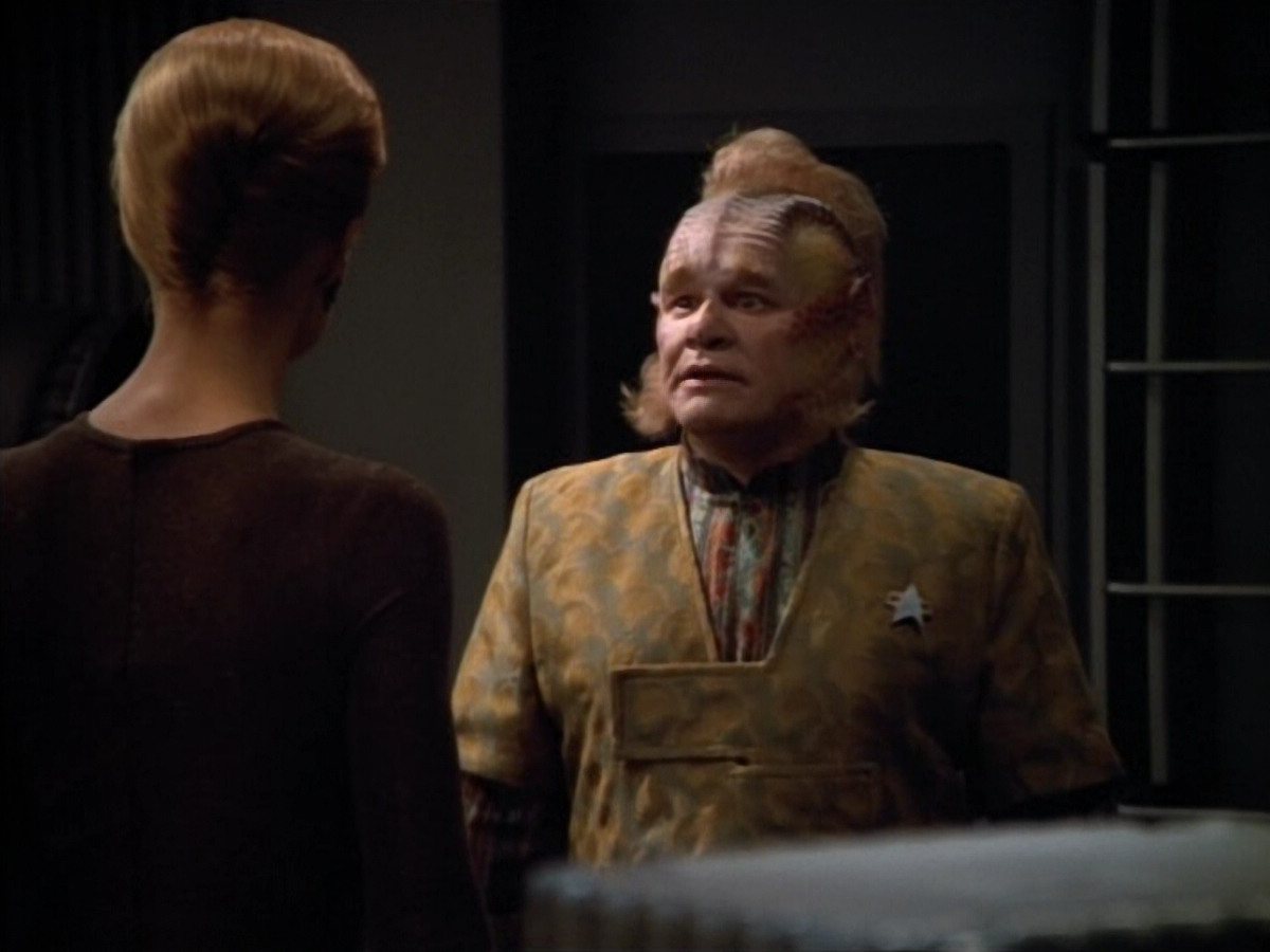 extant_StarTrek_VOY_4x12-MortalCoil_00343.jpg