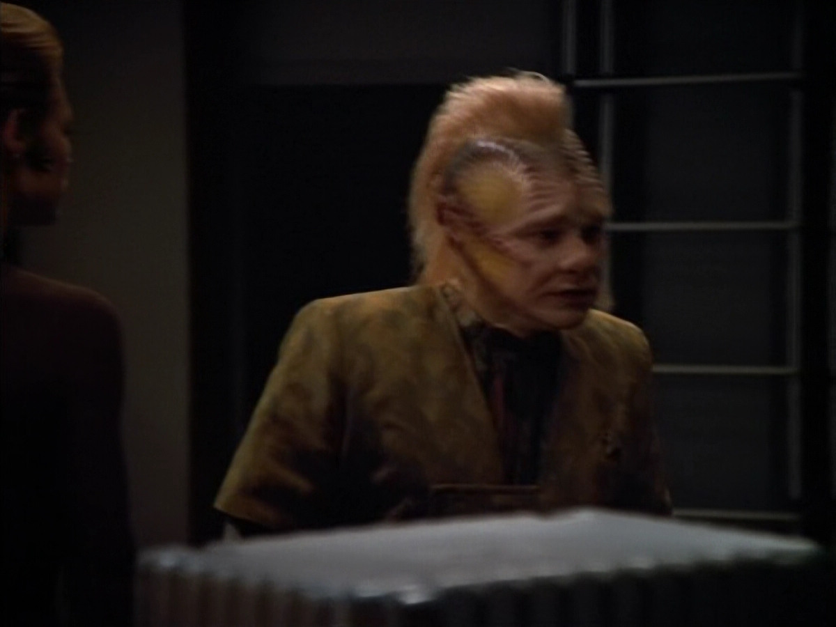 extant_StarTrek_VOY_4x12-MortalCoil_00349.jpg