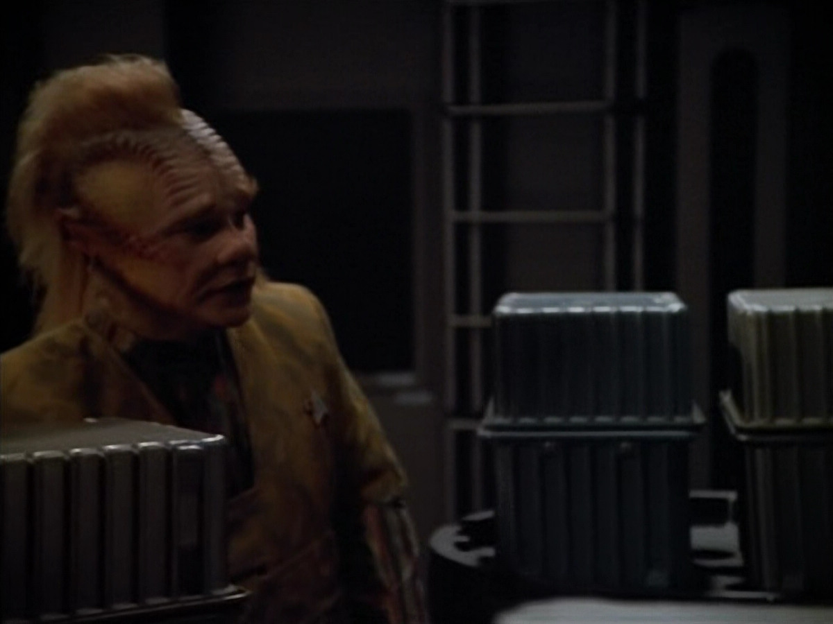 extant_StarTrek_VOY_4x12-MortalCoil_00352.jpg