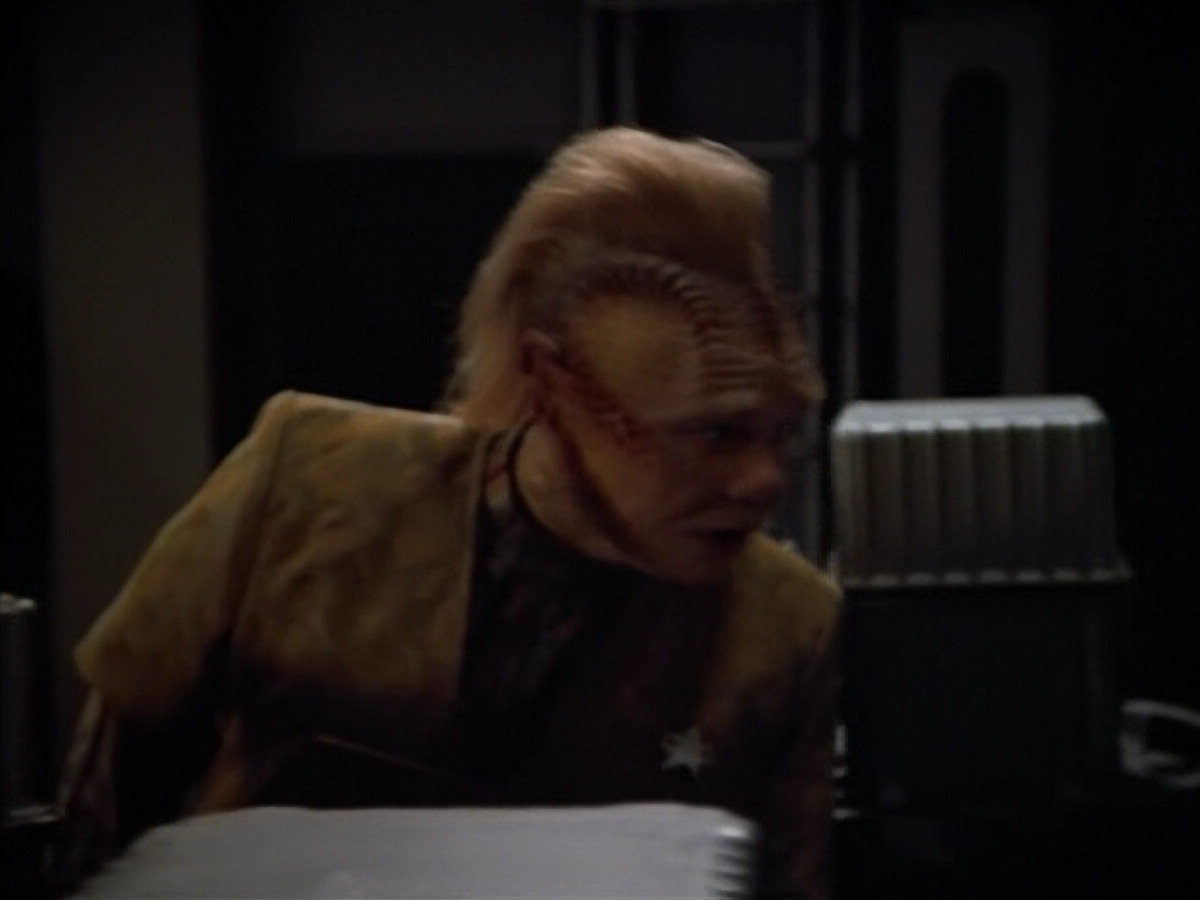 extant_StarTrek_VOY_4x12-MortalCoil_00353.jpg