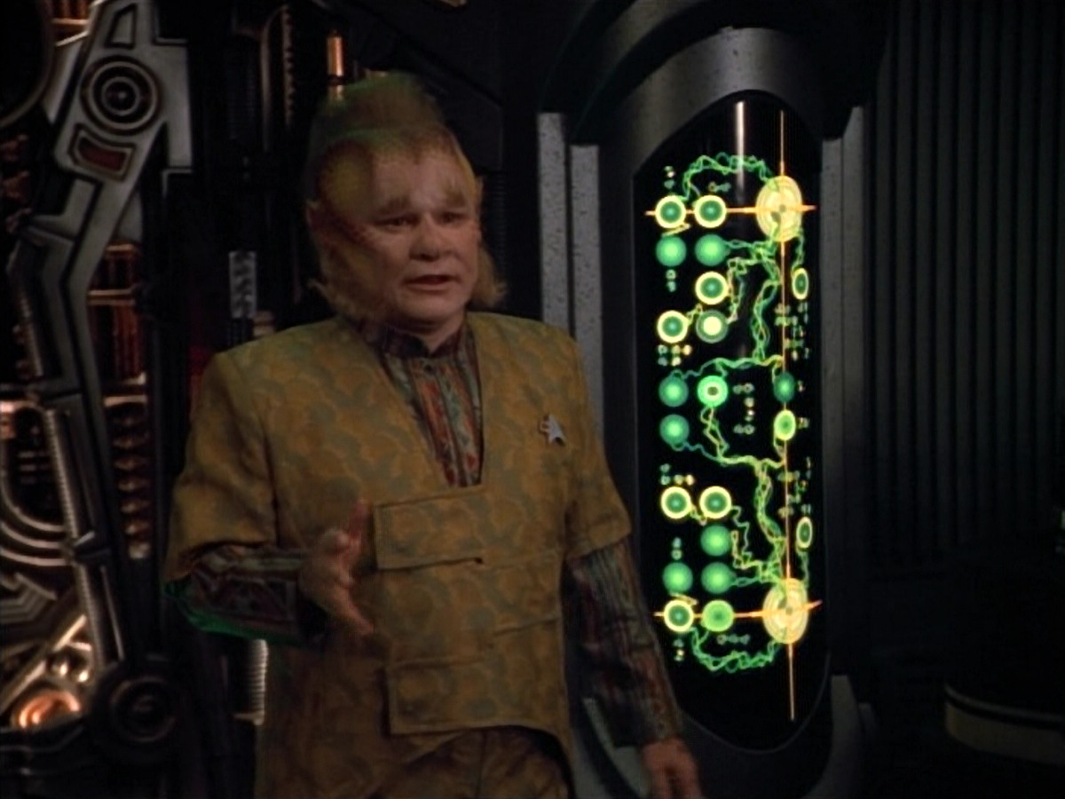 extant_StarTrek_VOY_4x12-MortalCoil_00374.jpg